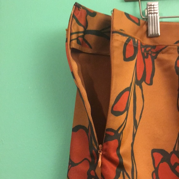 Vera Wang- floral pattern pleated skirt - Picture 6 of 9